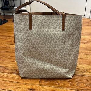 Micheal Kors Tote